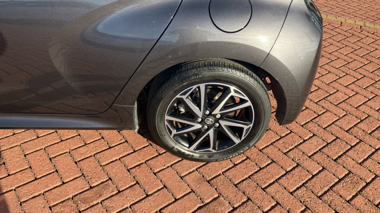 Toyota Yaris 1.5 Hybrid Design 5dr CVT Hybrid Hatchback